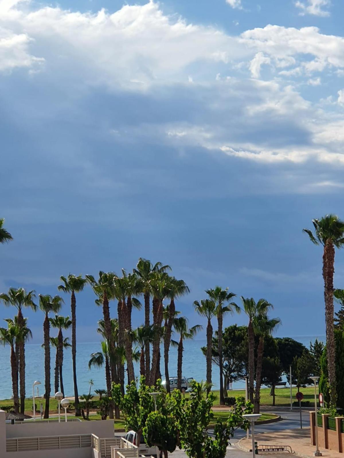 Mondrian Magic World - Sea View First Line Of The Beach Oropesa del Mar Exterior photo